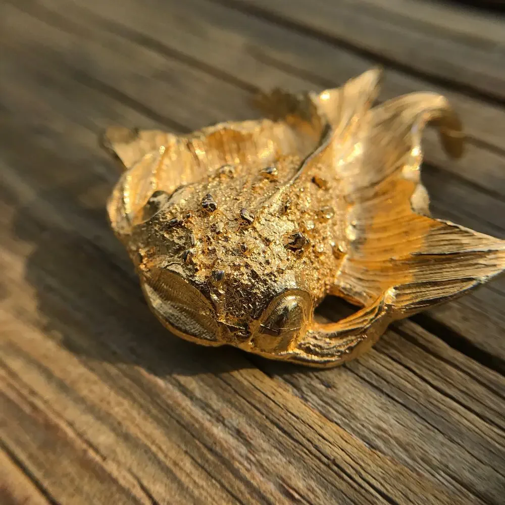 Vintage Dimensional Lucky Koi Gold Tone Textured Fish Pin / Brooch